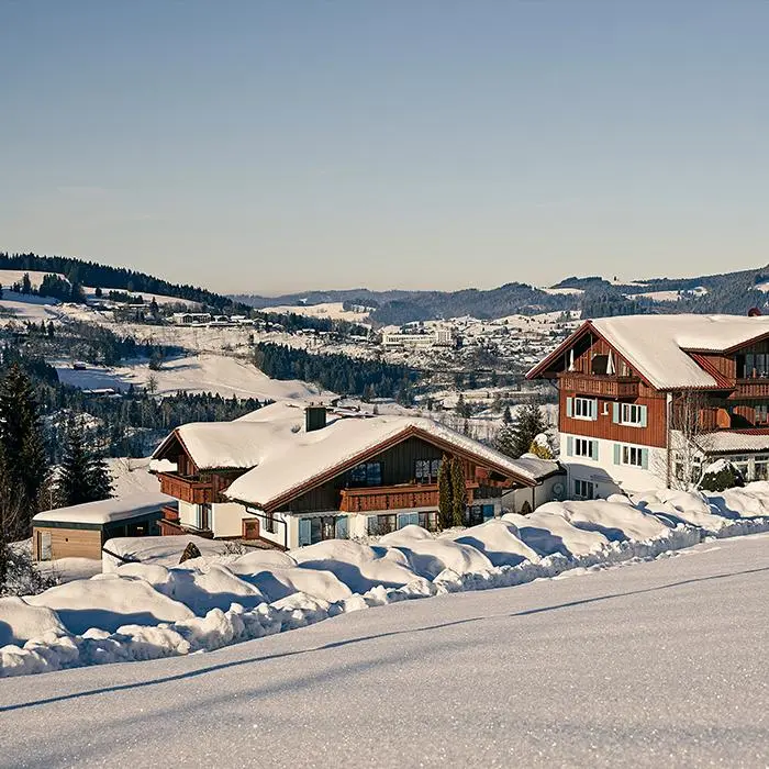 Blick von aussen auf das Hotel Birkenhof im Winter