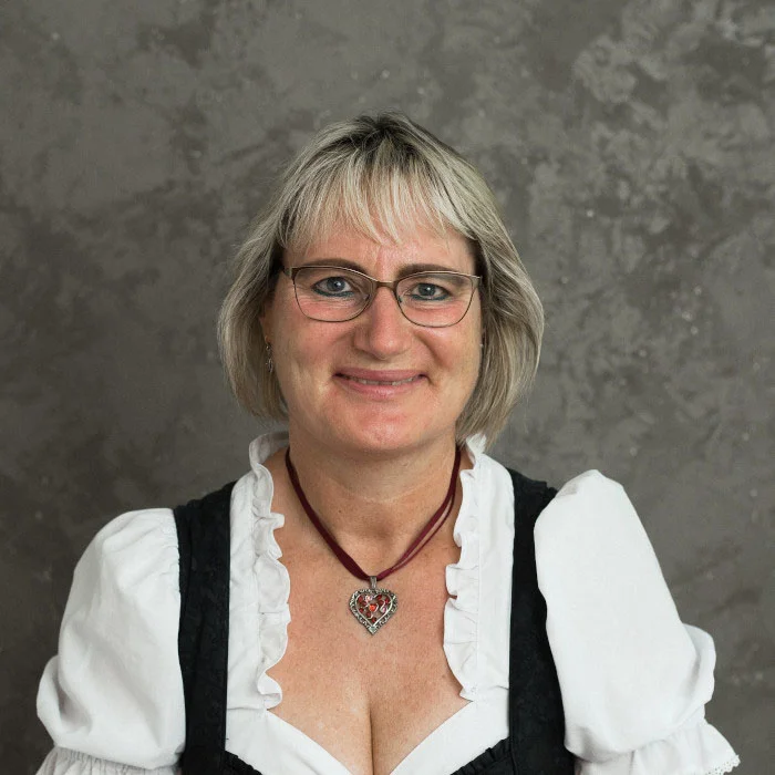 Portrait von Angela, Teammitglied im Hotel Birkenhof Oberstaufen.